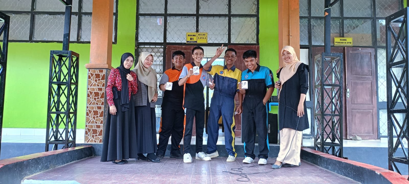 Sosialisasi Penerimaan Mahasiswa Baru STIKOM 22 Januari Kendari ke SMKN 2 Kendari